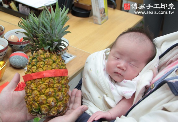 張寶寶(新北永和區嬰兒寶寶滿月剃頭理髮、免費嬰兒剃胎毛儀式吉祥話)。中國風會場，爸媽寶貝免費穿「日中韓」古裝禮服。專業拍照、DVD光碟、證書。★購買「臍帶章、肚臍章、胎毛筆刷印章」贈送：剃頭、收涎、抓周，三選一。 2015.10.31 照片15